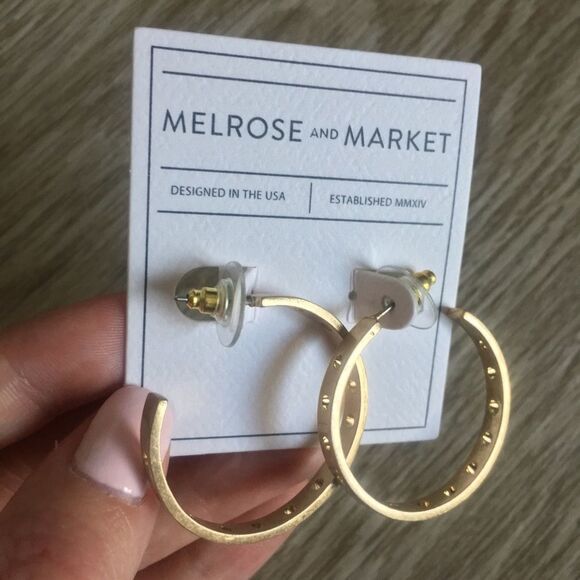 — Melrose and Market — Gold Hoop Earrings - Picture 1 of 8